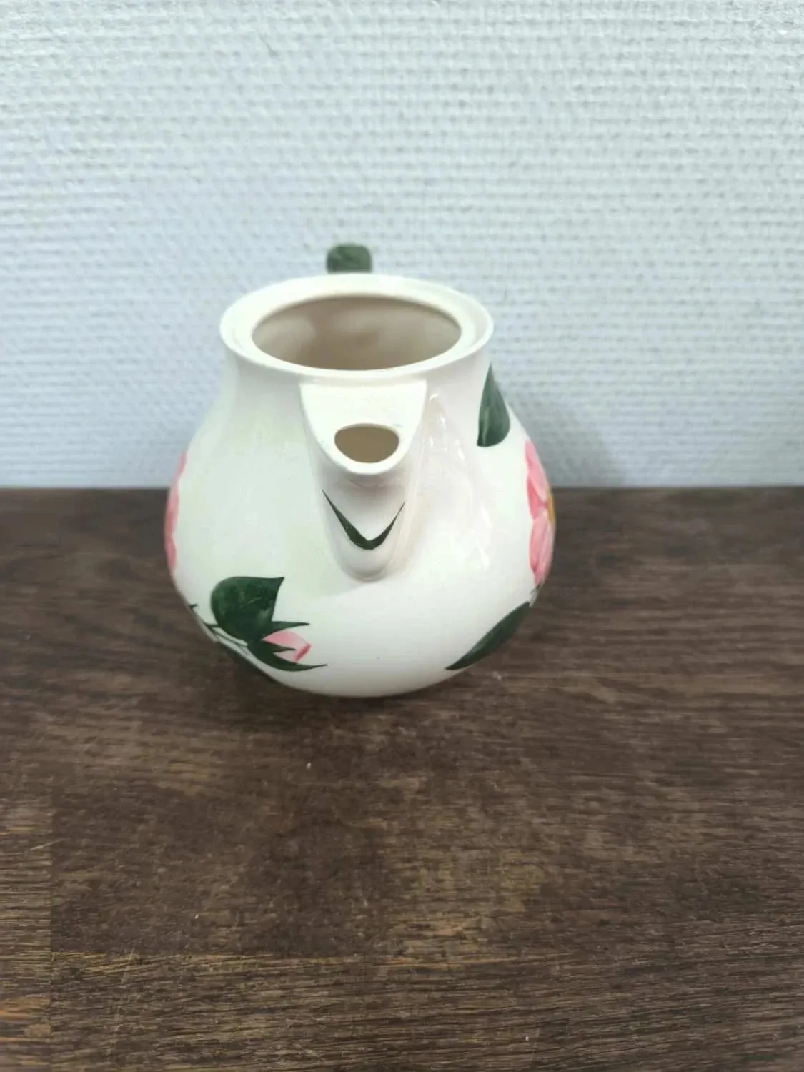 Villeroy and Boch Wild Rose teapot and coffee pot (V1)