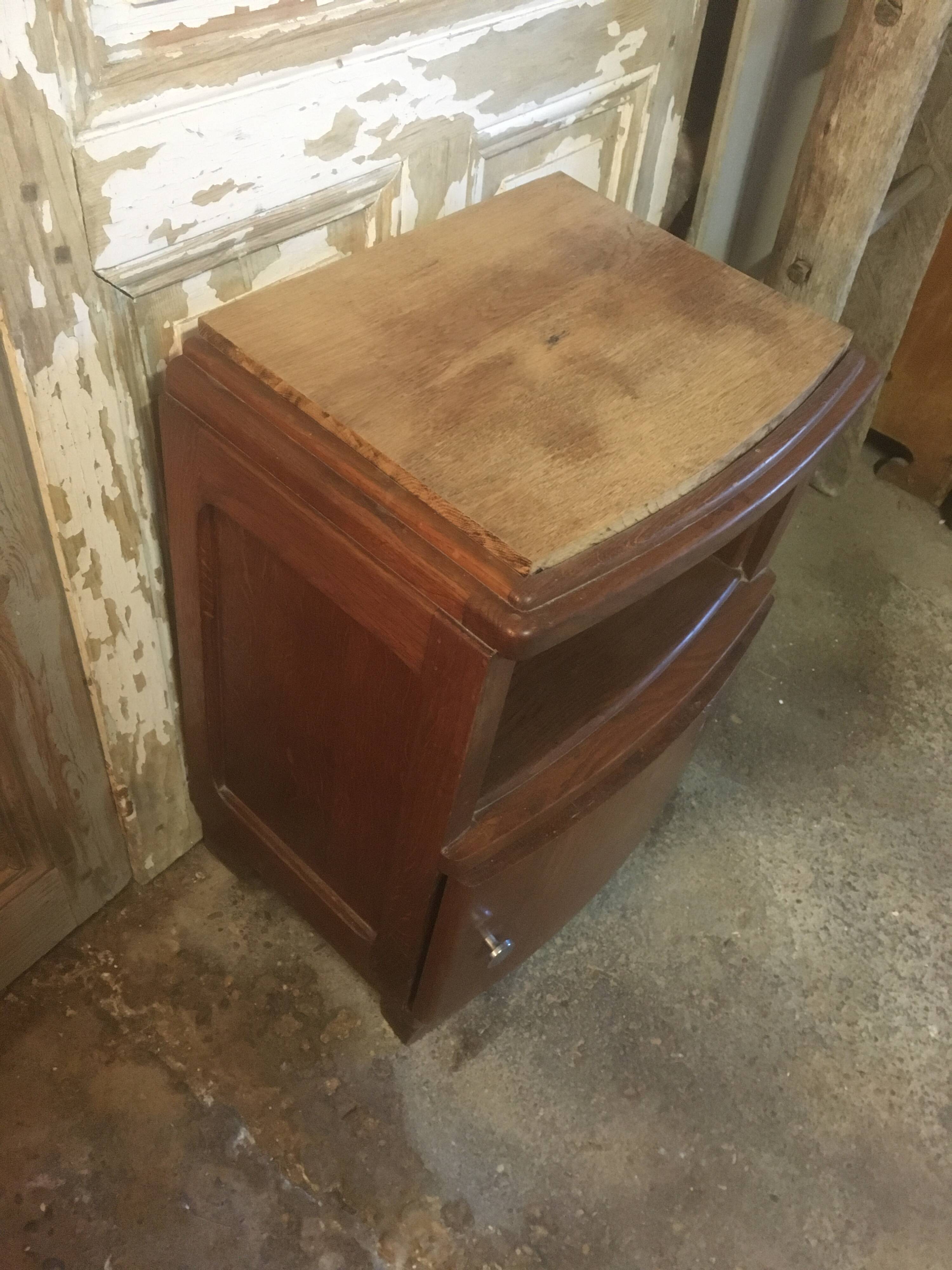 Oak bedside table from the 1930s/1940s.