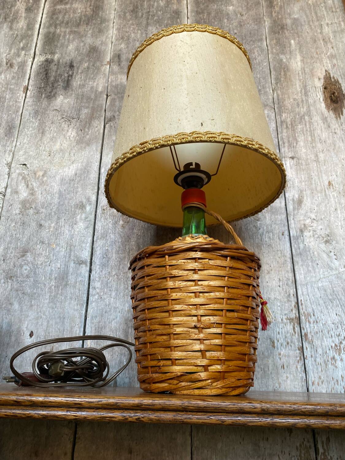 Old wicker dame jeanne lamp + beige lampshade 70's vintage