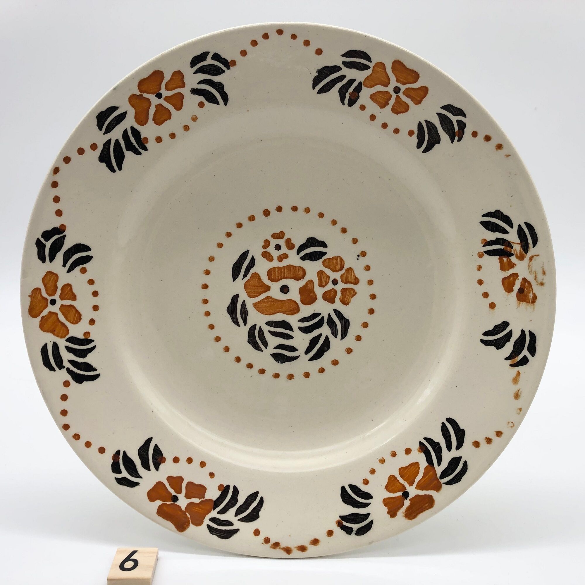 6 Flat plates in iron earth, "Longchamp" model "Primax"