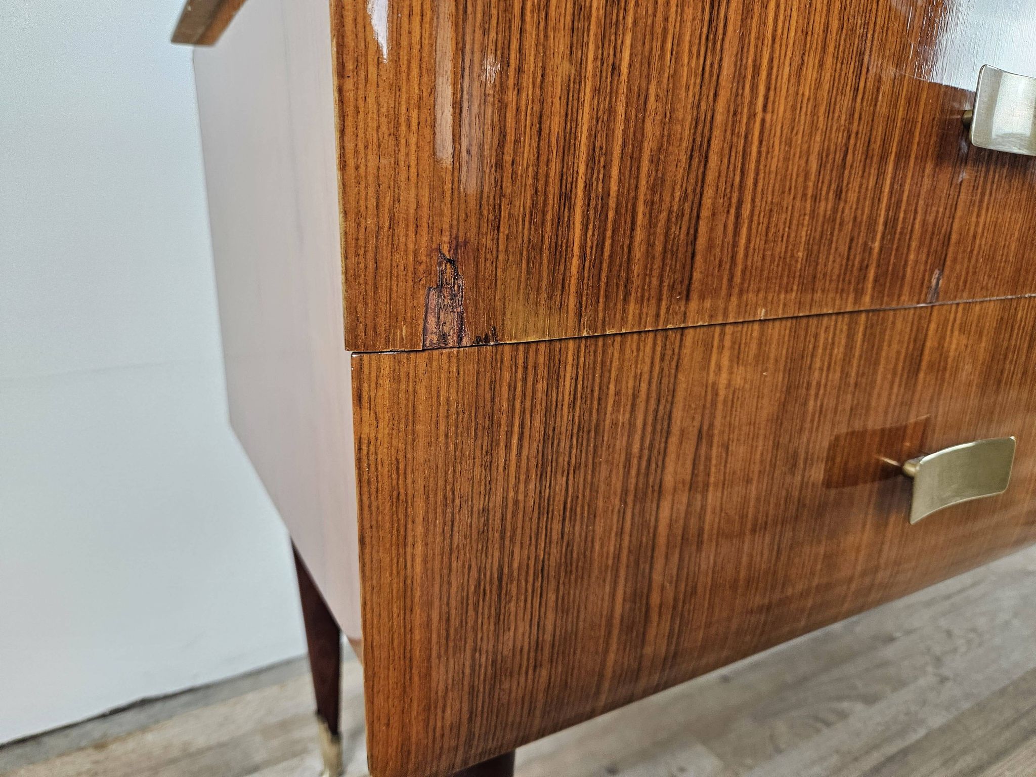 Mid-century drawer chest in mahogany, brass and glass.
