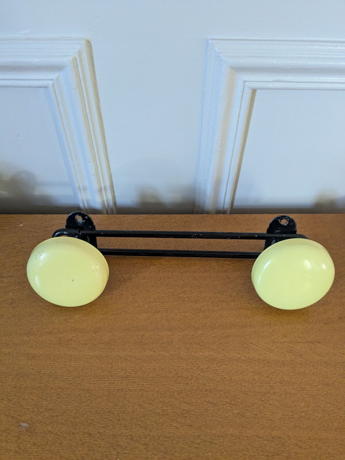 Wall-mounted coat rack