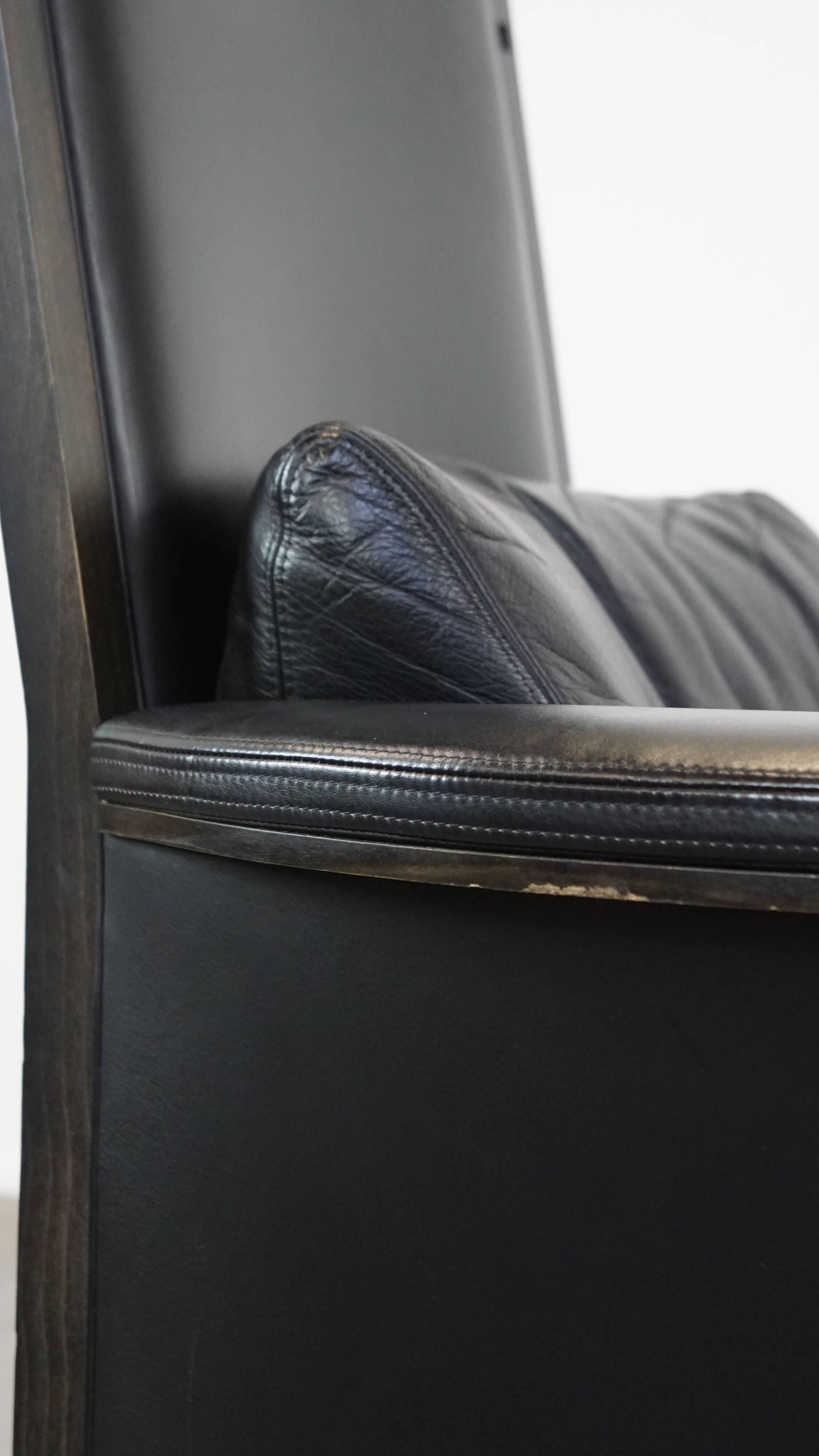 Fauteuil design en cuir noir de Giorgetti