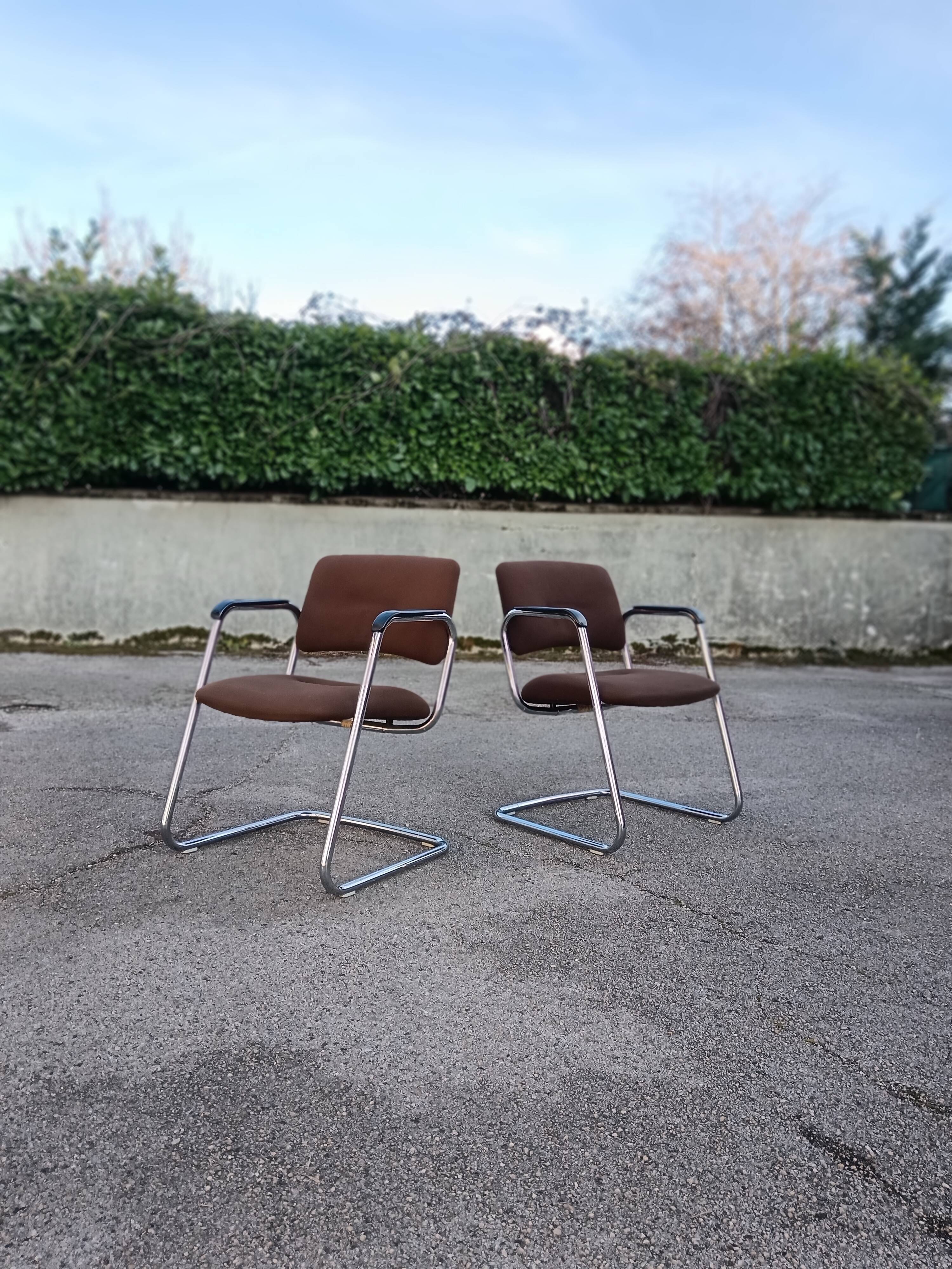 Paire de fauteuils cantilever Strafor 1970
