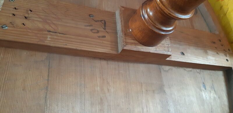 Oval side table Louis Philippe period walnut and walnut bramble, tripod foot