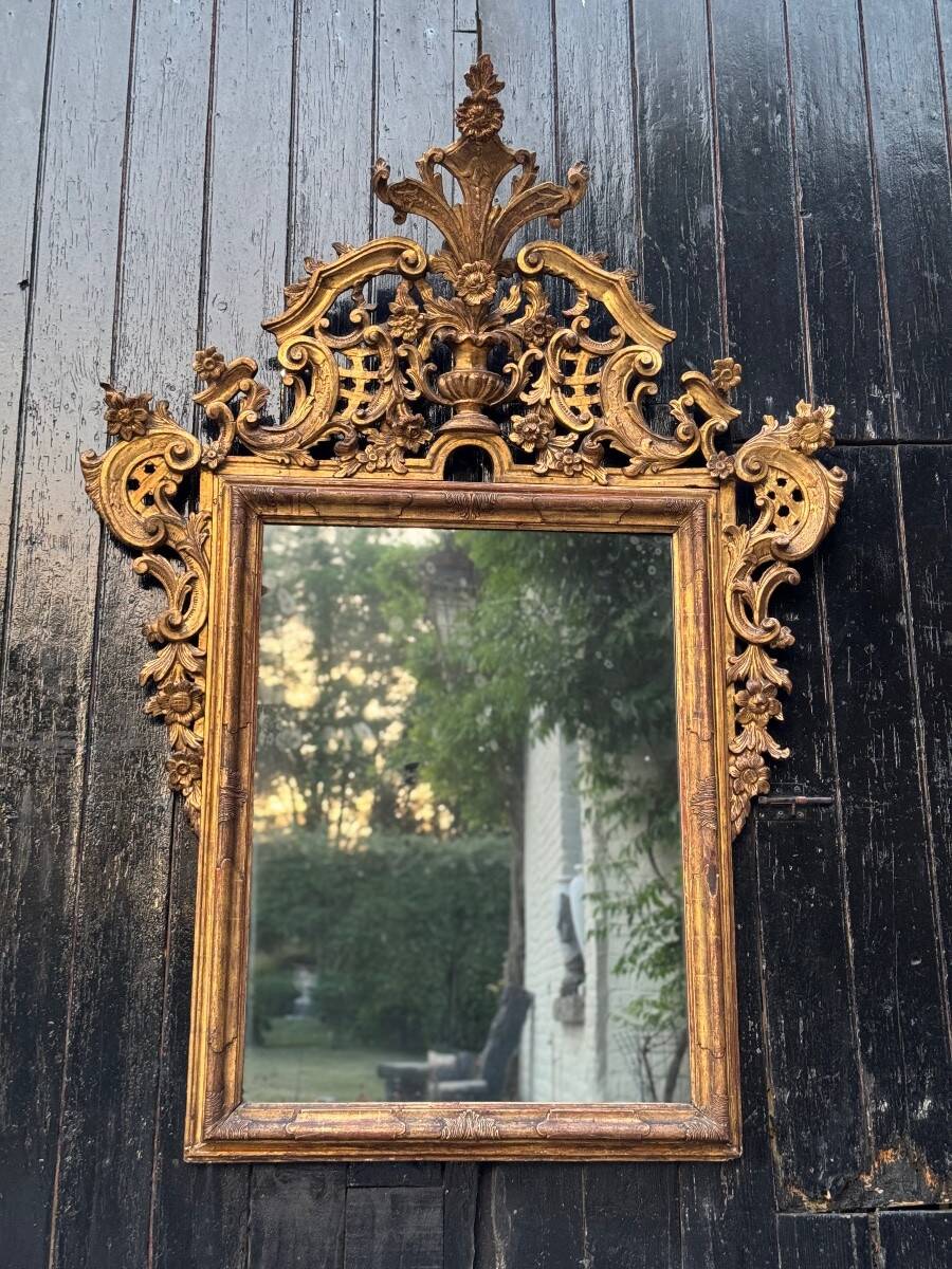 Venetian mirror in carved and gilded wood, circa 1880
