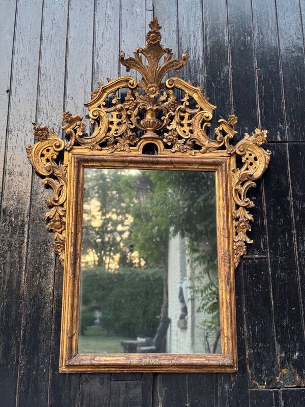 Miroir vénitien en bois sculpté et doré, vers 1880