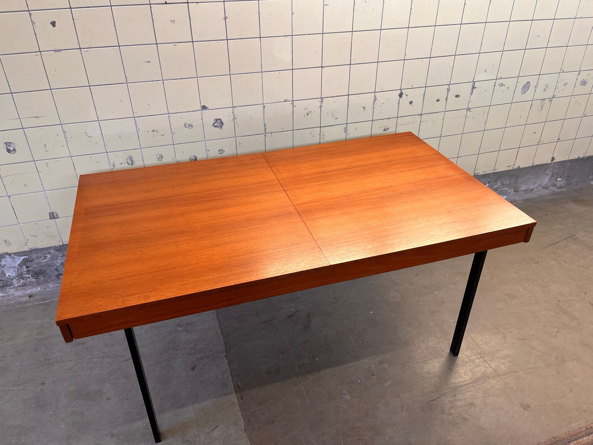 Extendable dining table by Pierre Guariche for Meurop