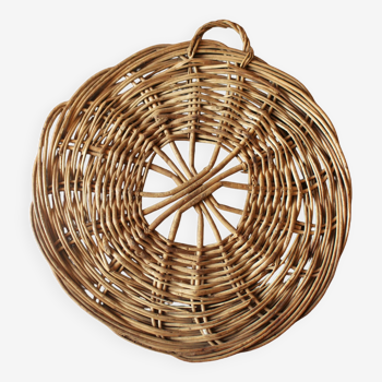 Round wicker trivet tray to hang