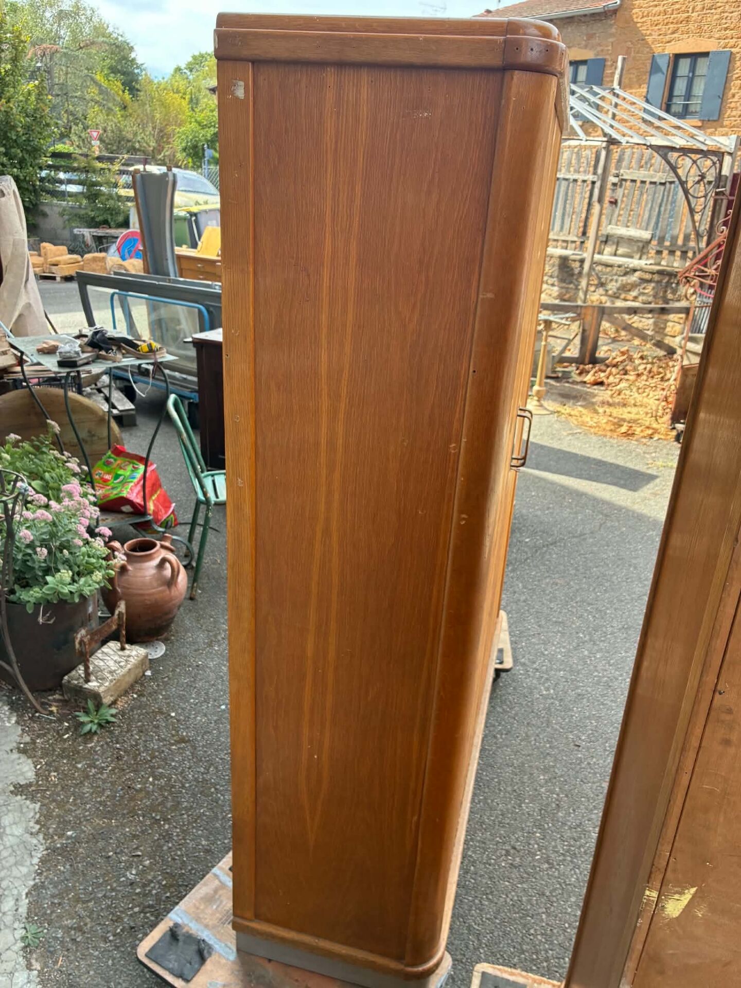Armoire à étagères