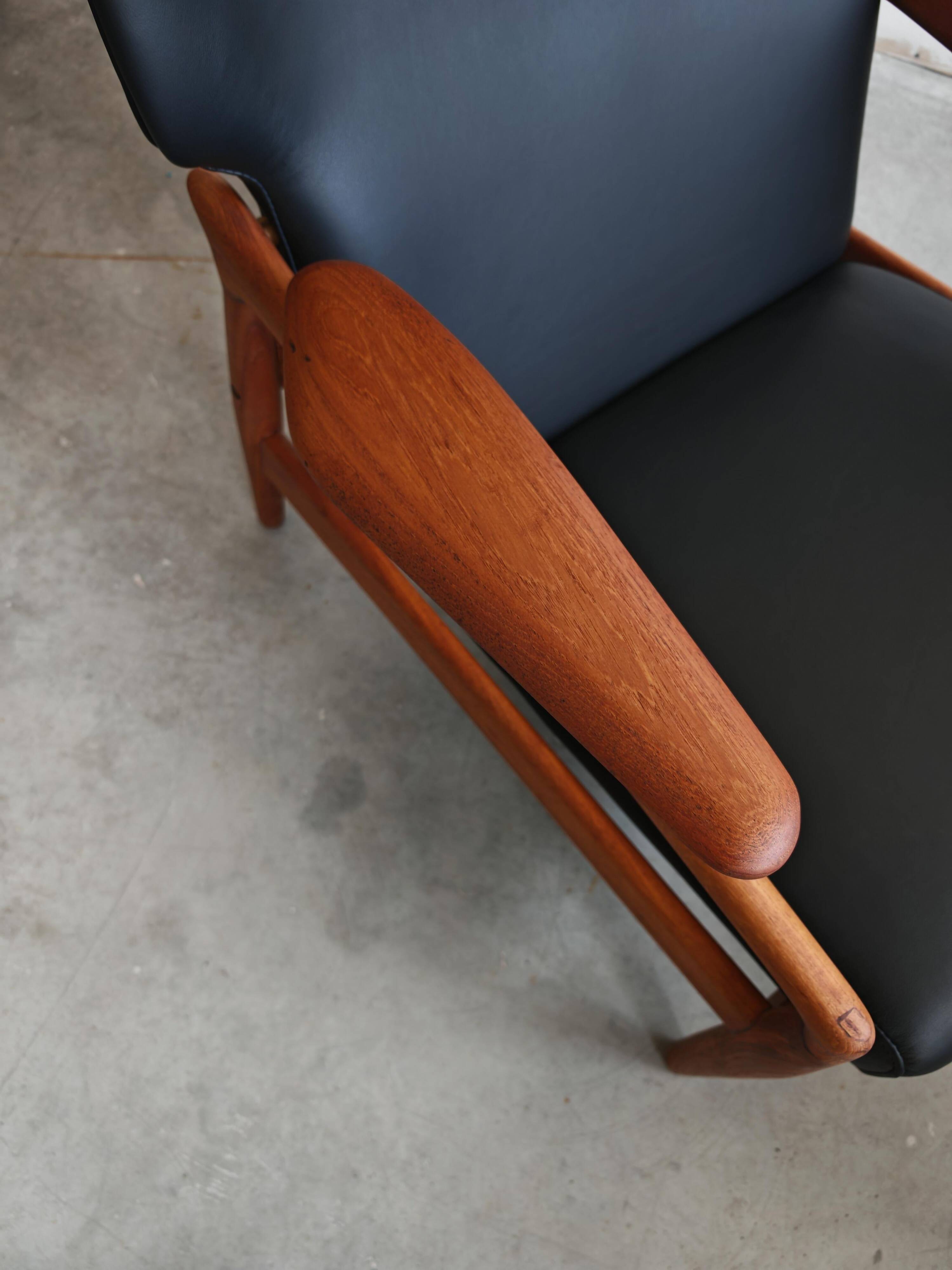 Mid-Century Lounge Chair in solid teak and leather by John Bone