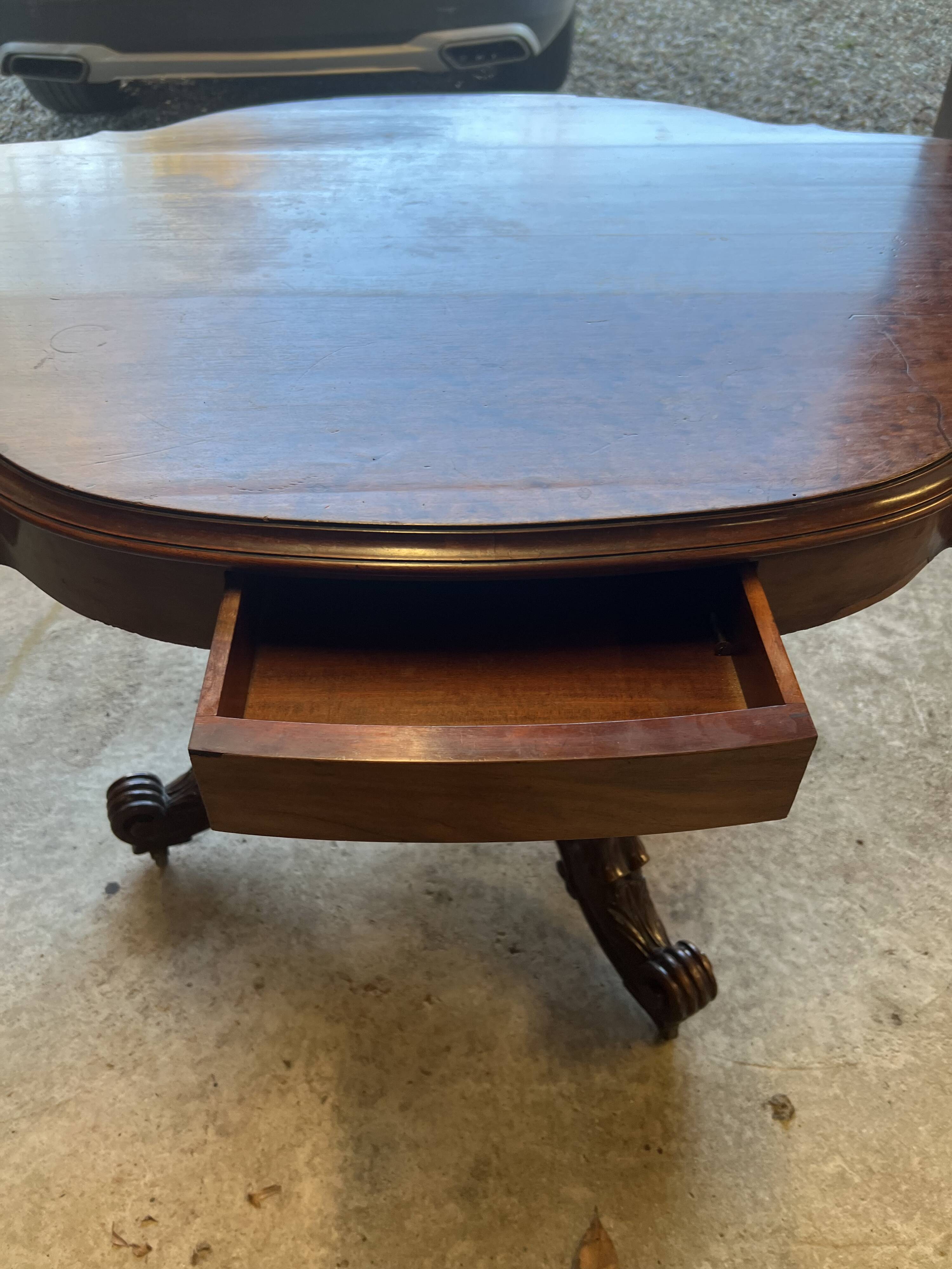 Table du milieu en acajou