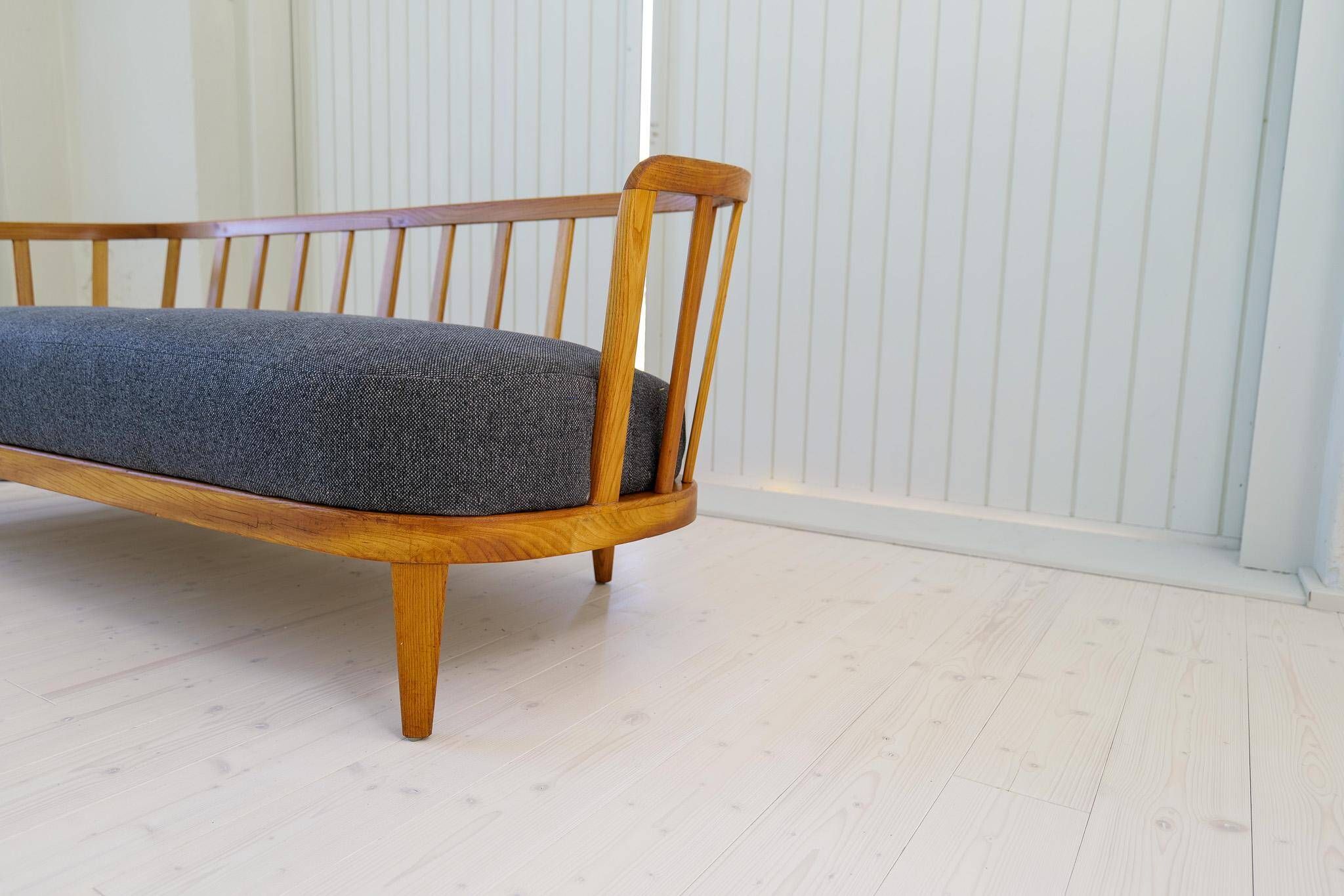 Mid-Century Modern Sculptural Canapé Model "Värend" Carl Malmsten, 1942