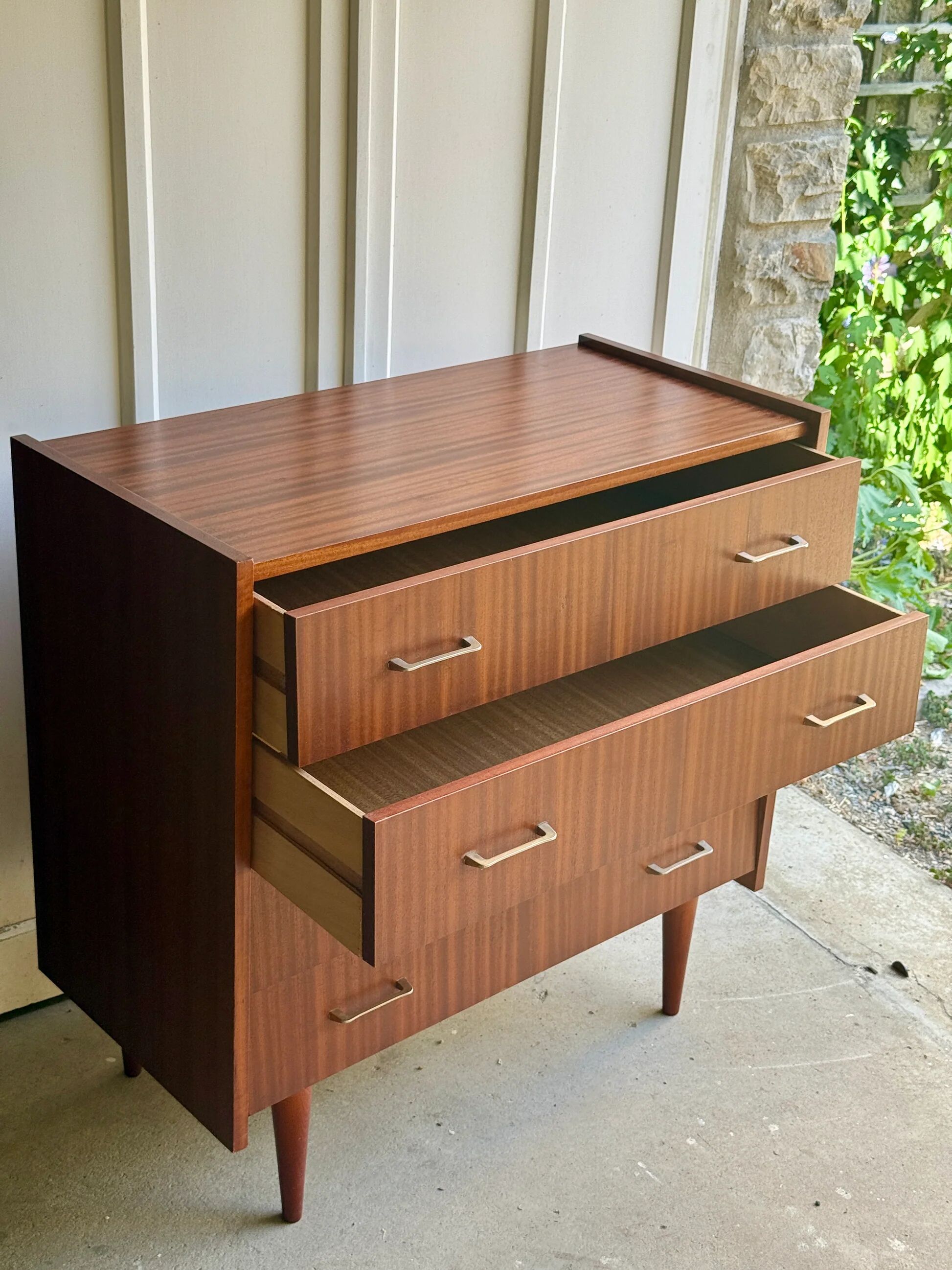 Mid-century commode style