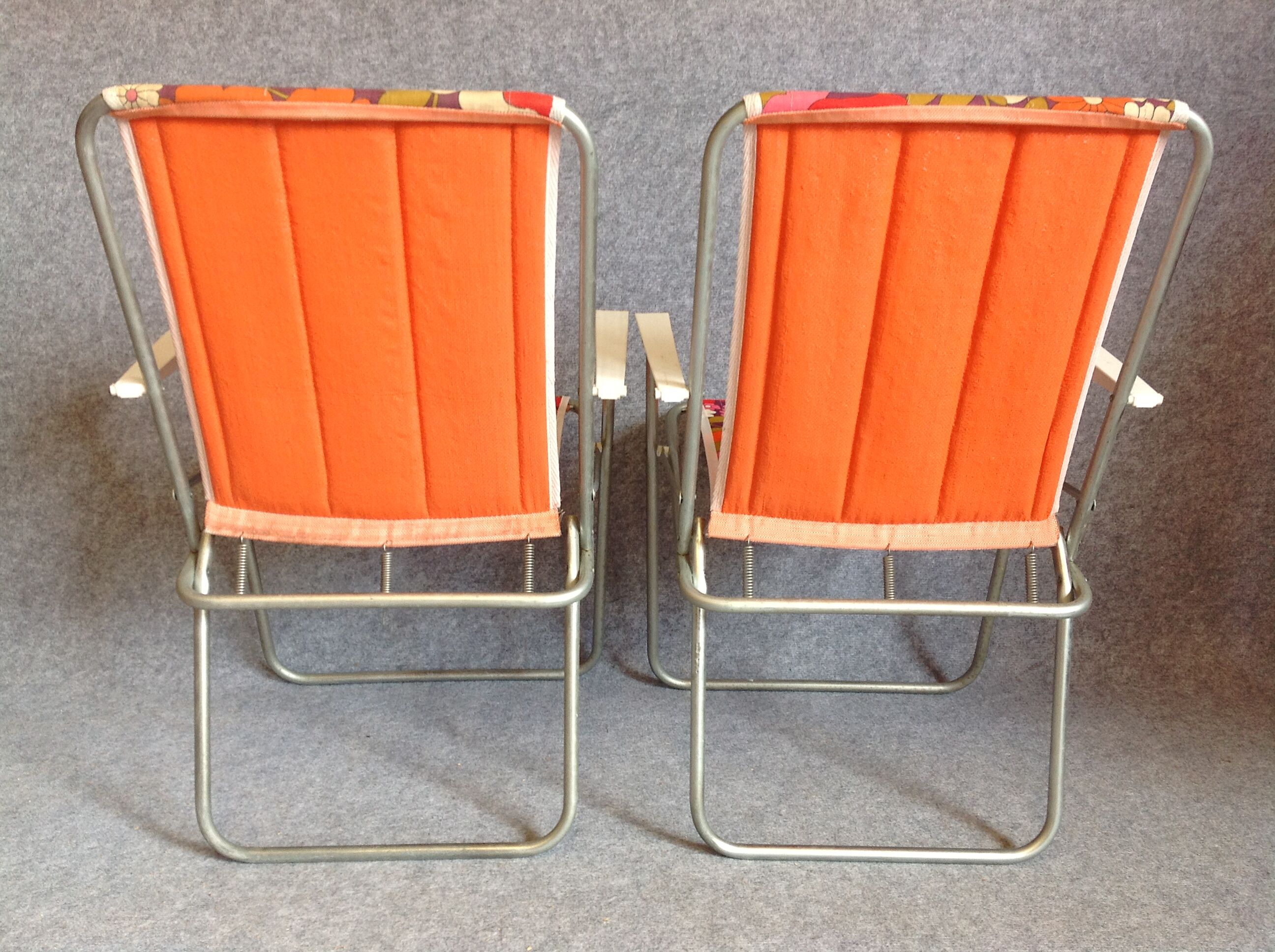 Pair of chairs folding vintage