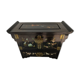 Black lacquered Chinese jewelry box