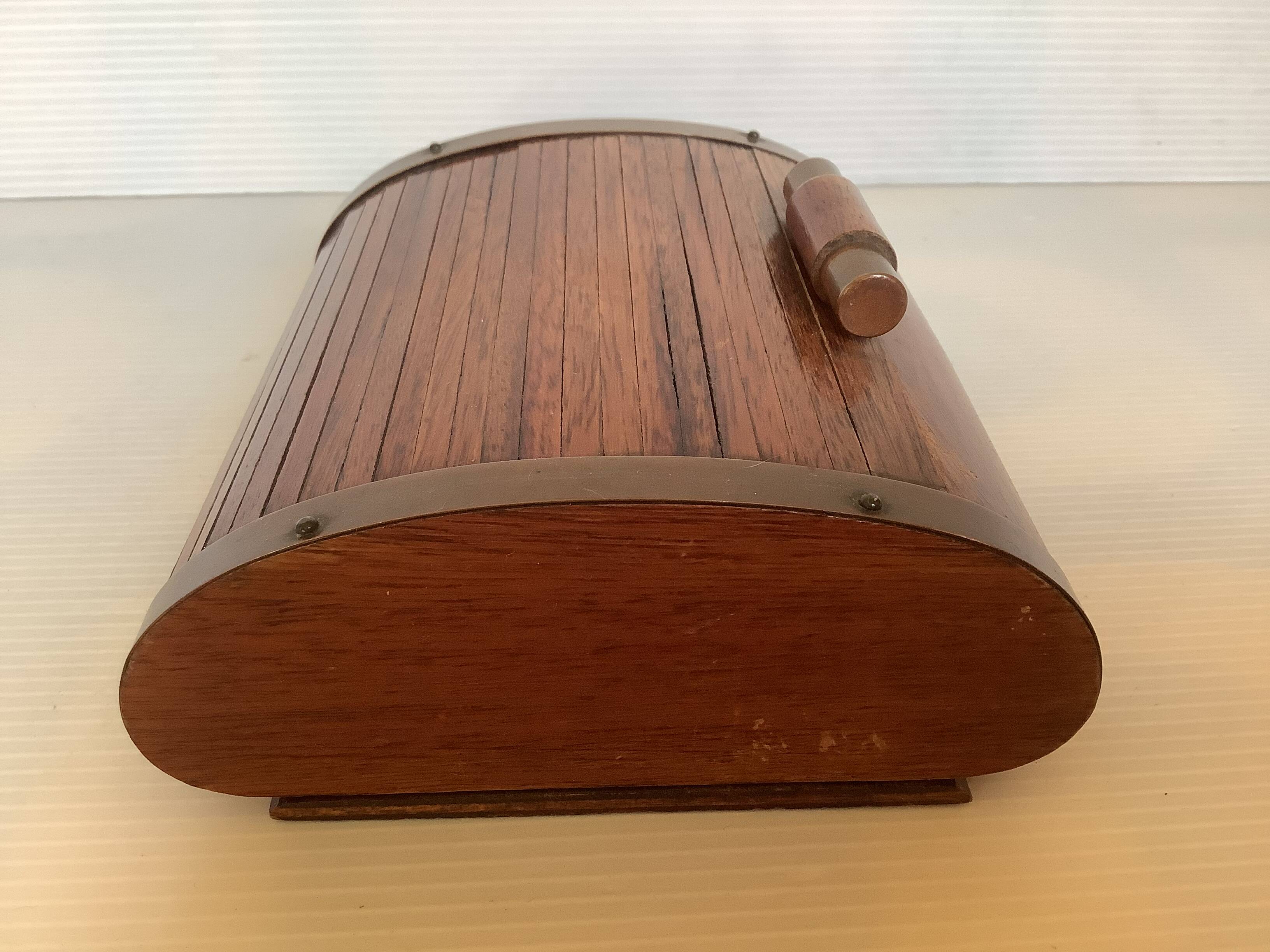 Old wooden box roller shutter roller curtain