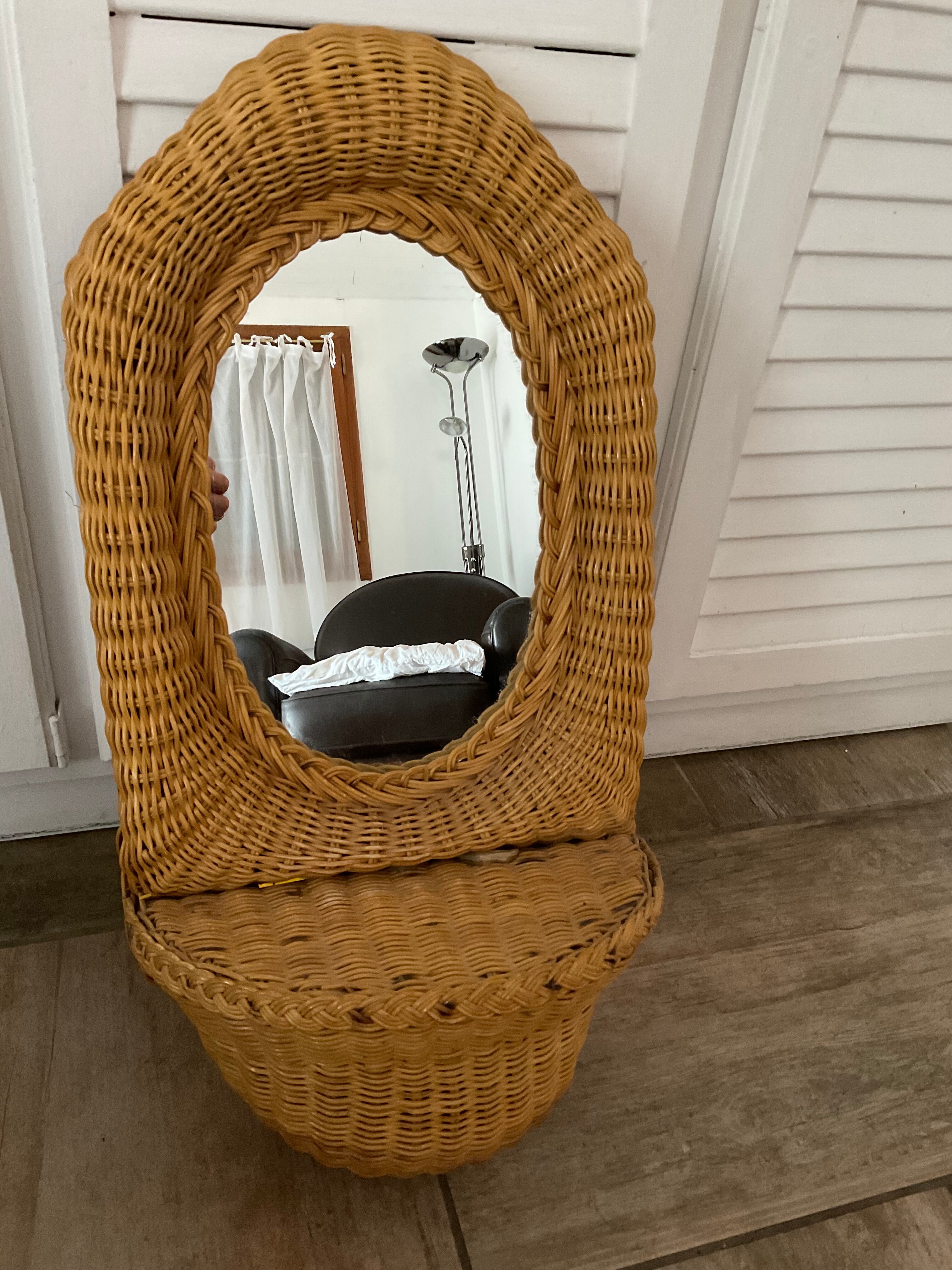 Mirror wicker
