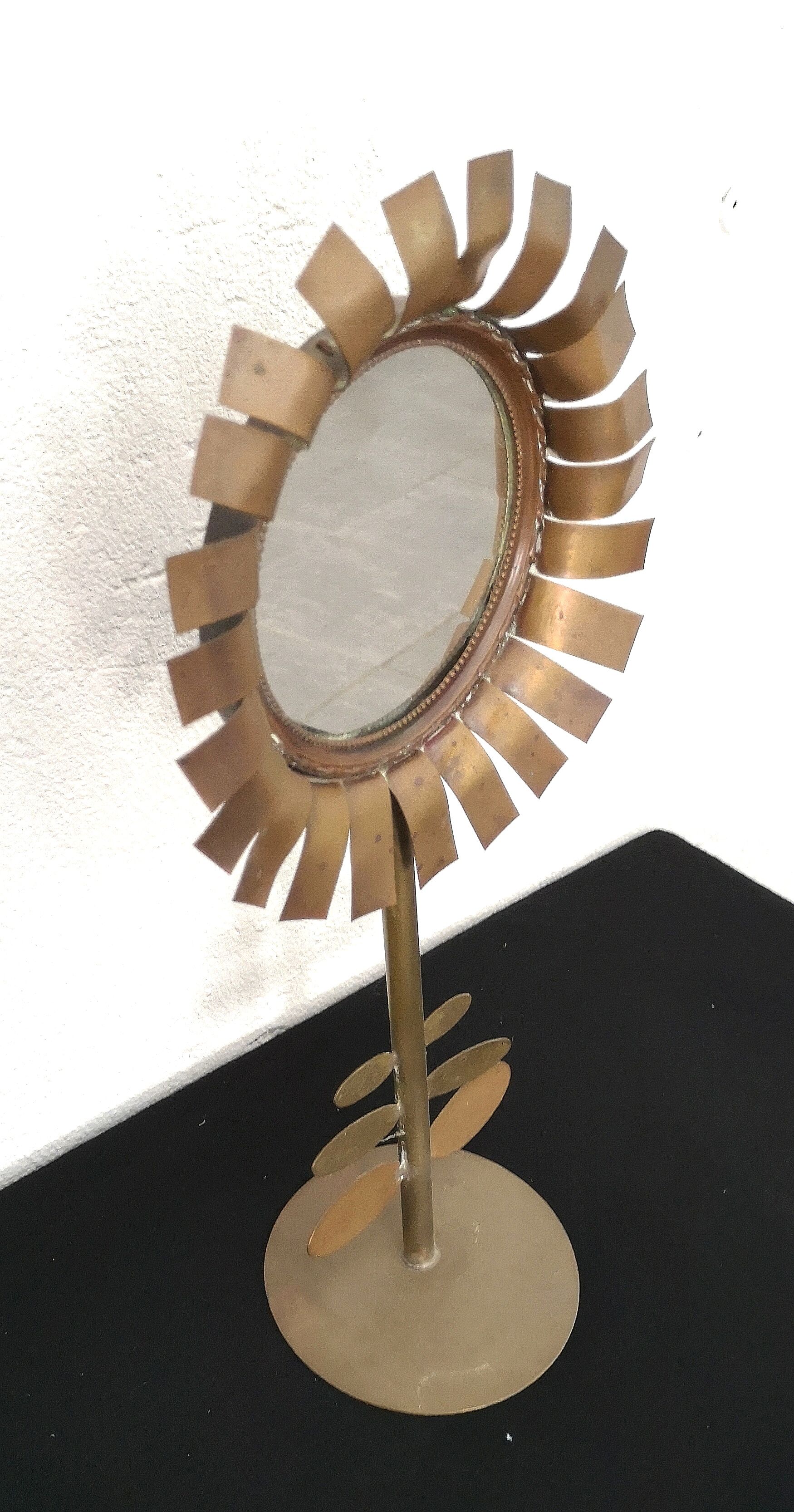Brass mirror in flower shape, 9.5cm