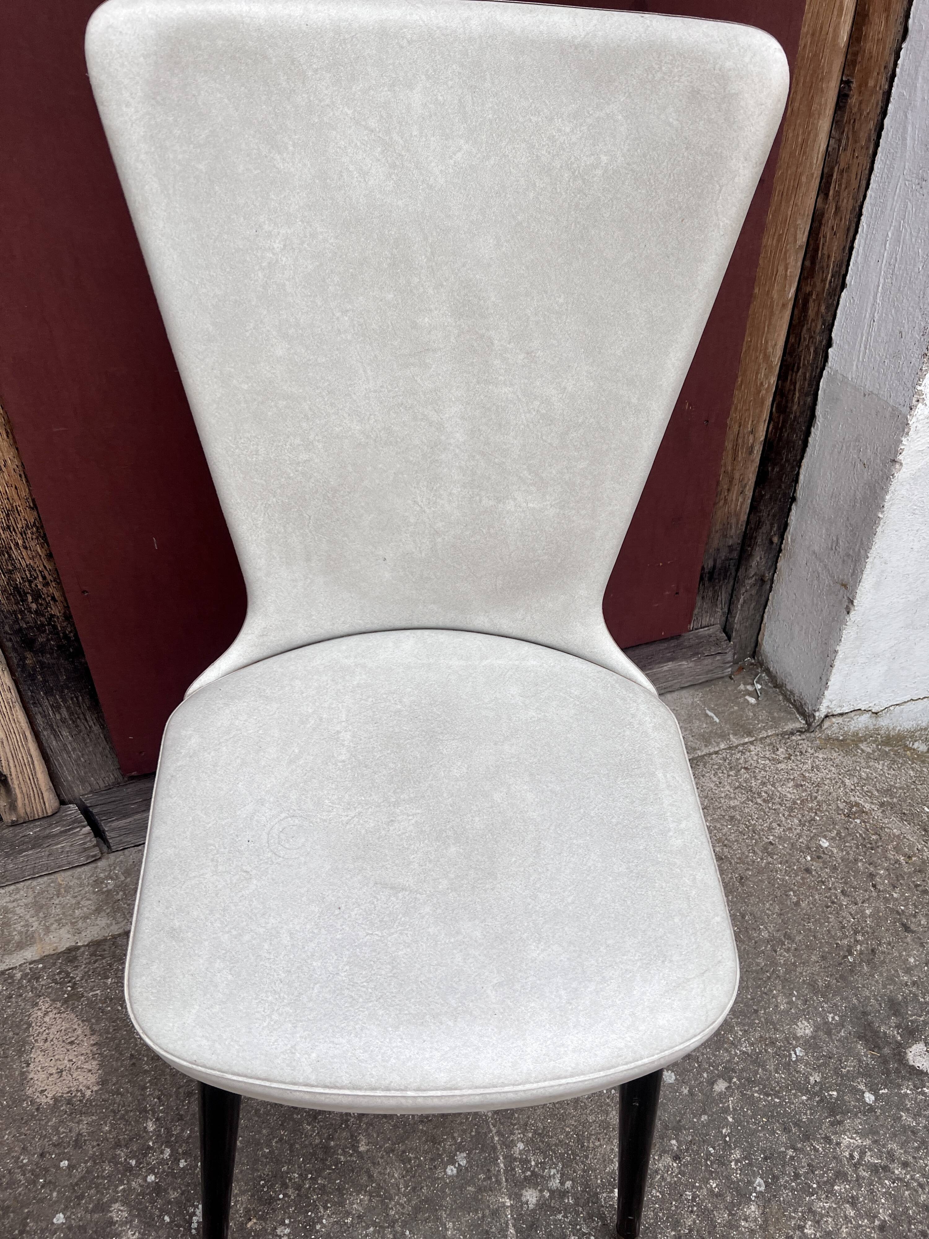 Pair of Chairs Baumann model Essor in imitation white leather, beech compass base