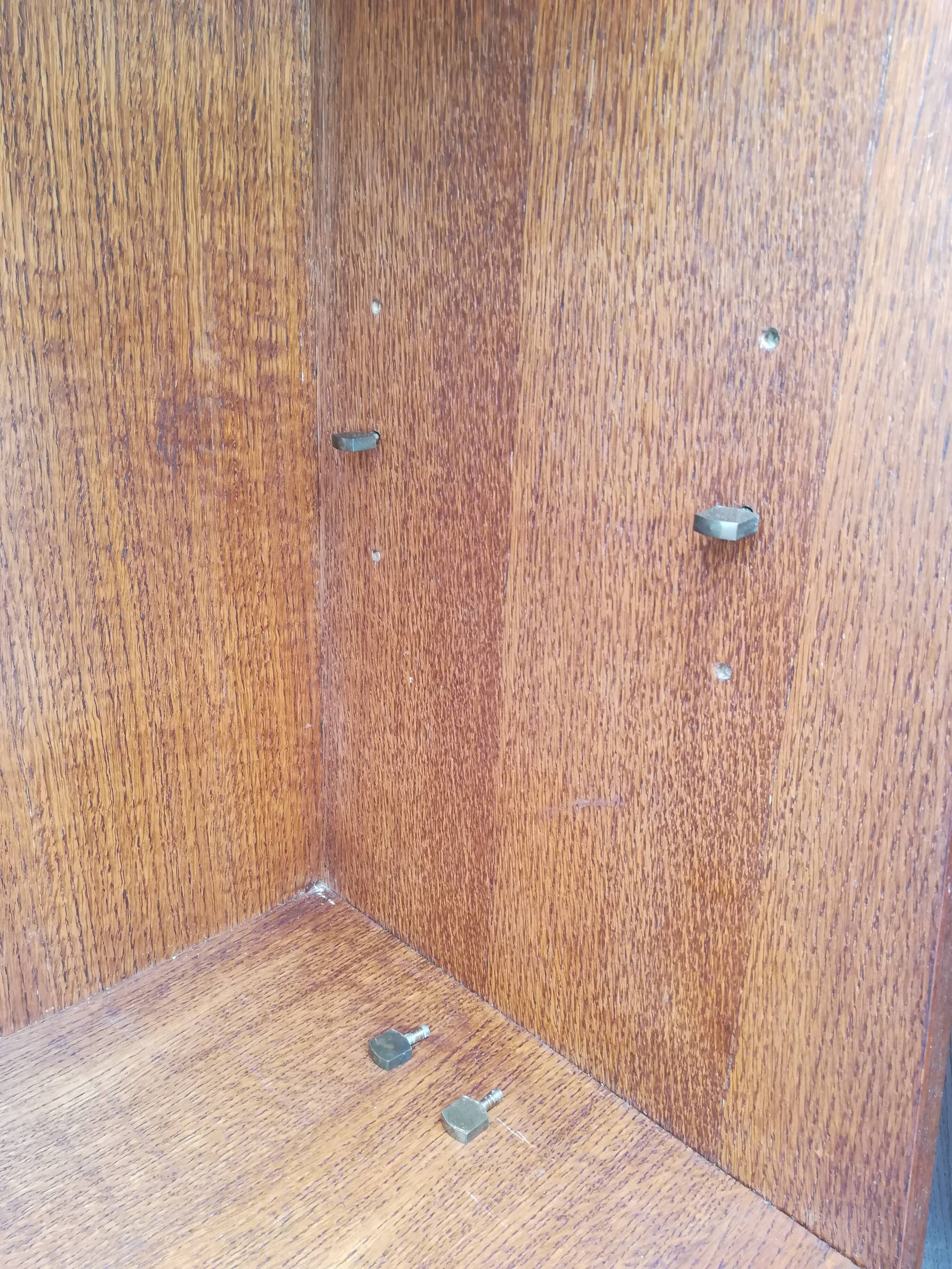 Vintage showcase library