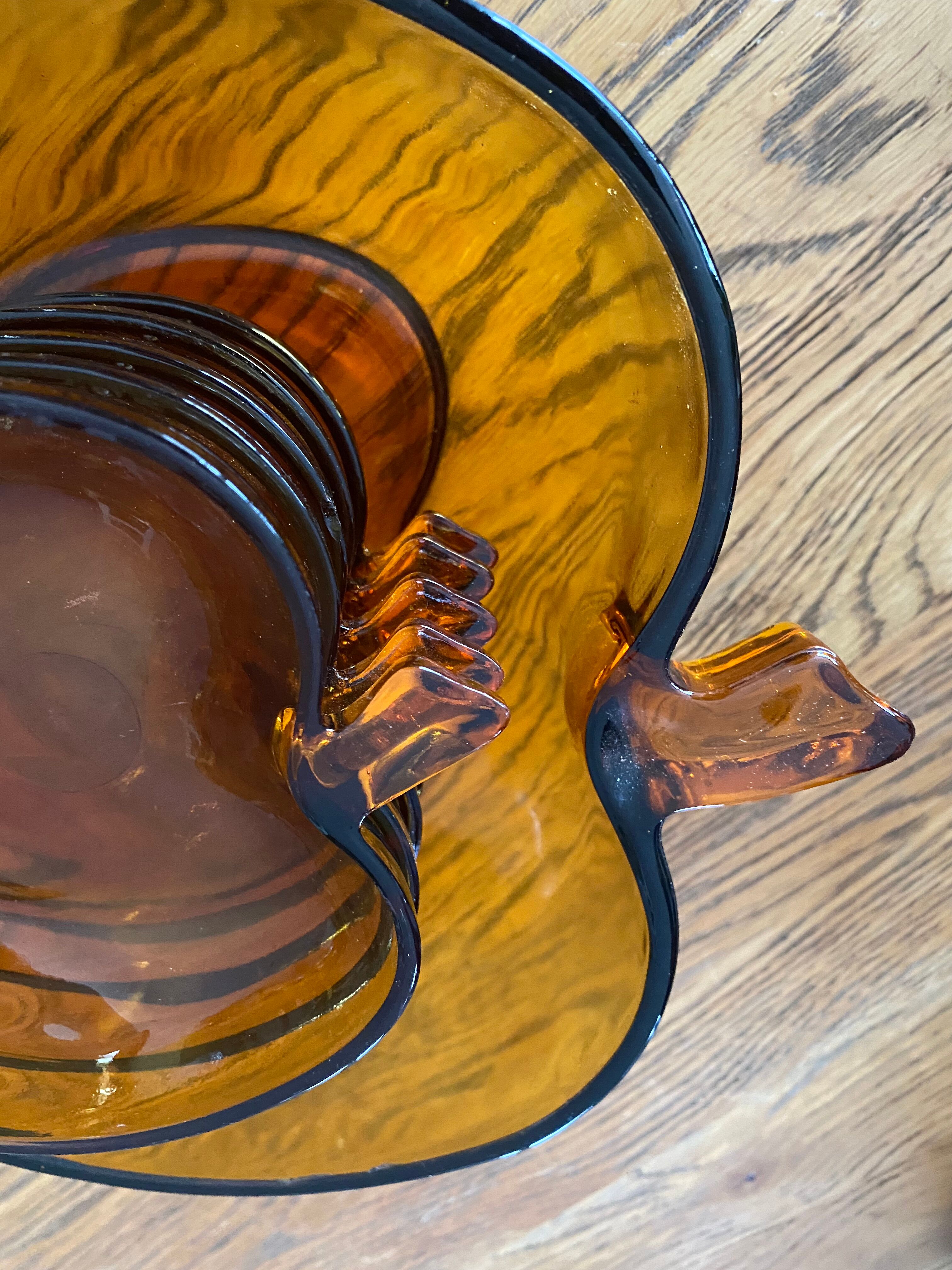 Salad bowl and apple raviers in amber glass 70 years