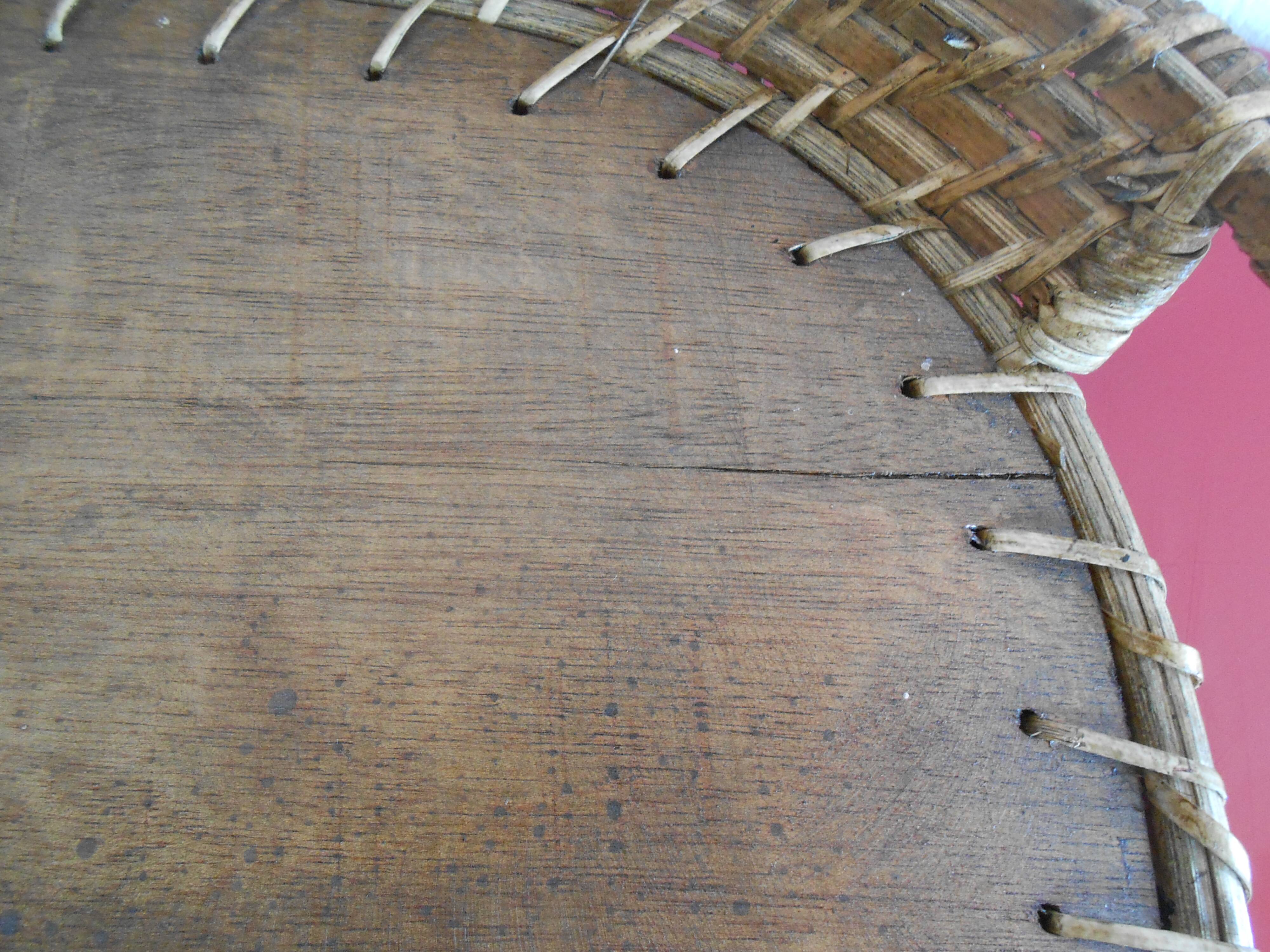 Plateau en bois et rotin
