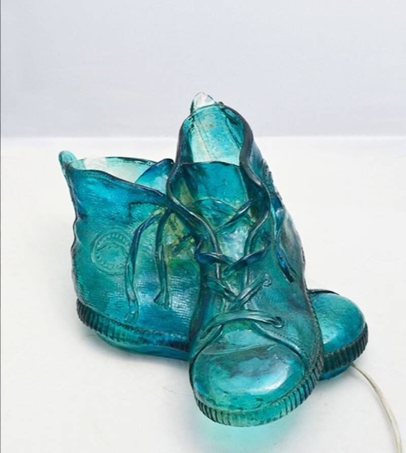 Rare resin table lamp produced by L'isola che non c'è in the 1970s
