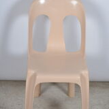 Chaise monobloc d'Henry Massonnet