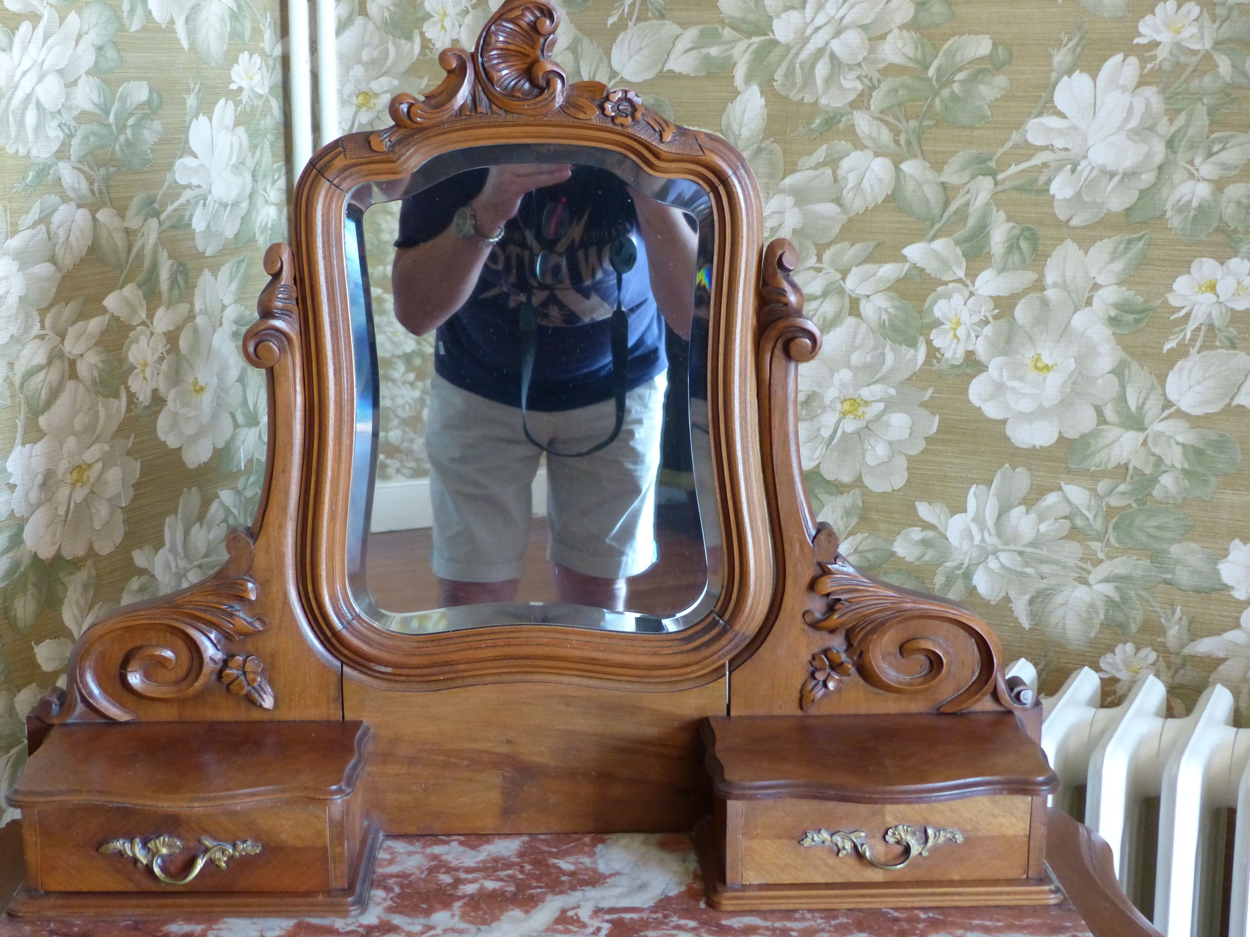 WALNUT DRESSING TABLE SCULPTS STYLE LOUIS XV ROCAILLE 1900