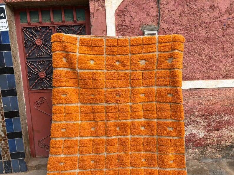 Beni Ouraine rug in natural wool, orange, size 150/250 cm.