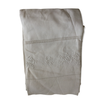 Drap ancien en lin avec jours, broderies et monogrammes travaillés