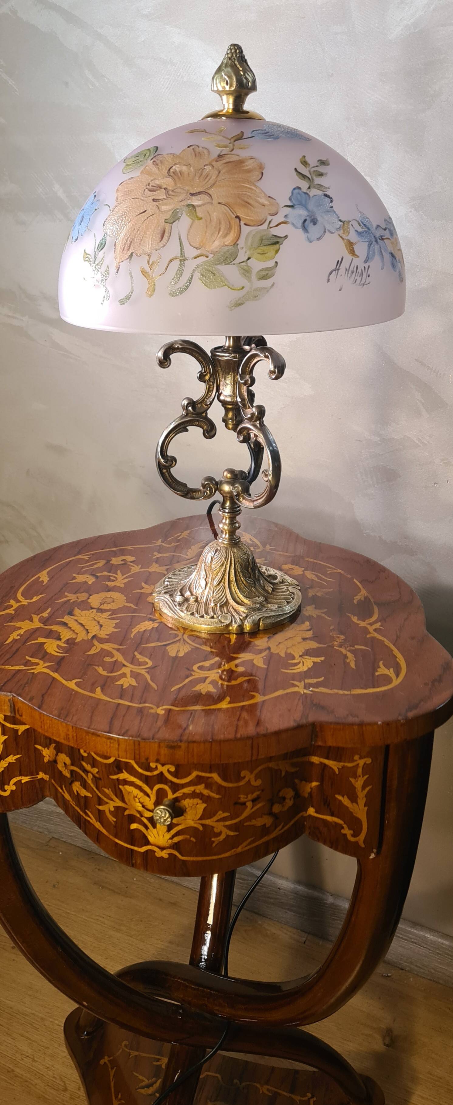 Bronze lamp painting on lampshade signed glass 47x28