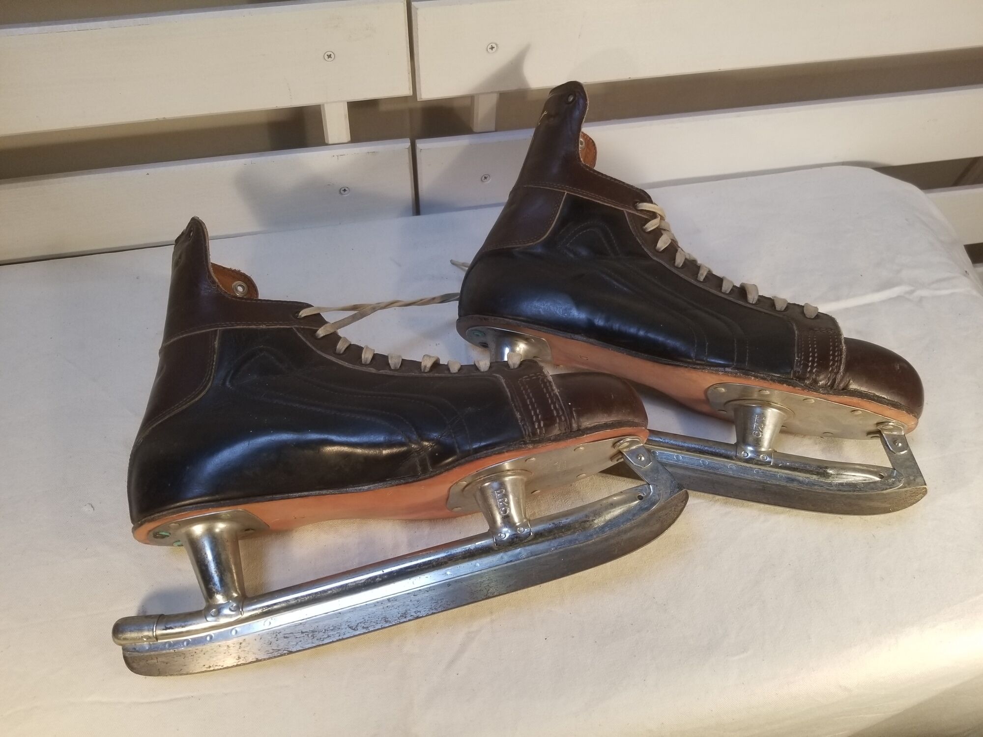 Former NHL Hockey Skates - Daoust Pro Model Canada - Vintage Sports Deco