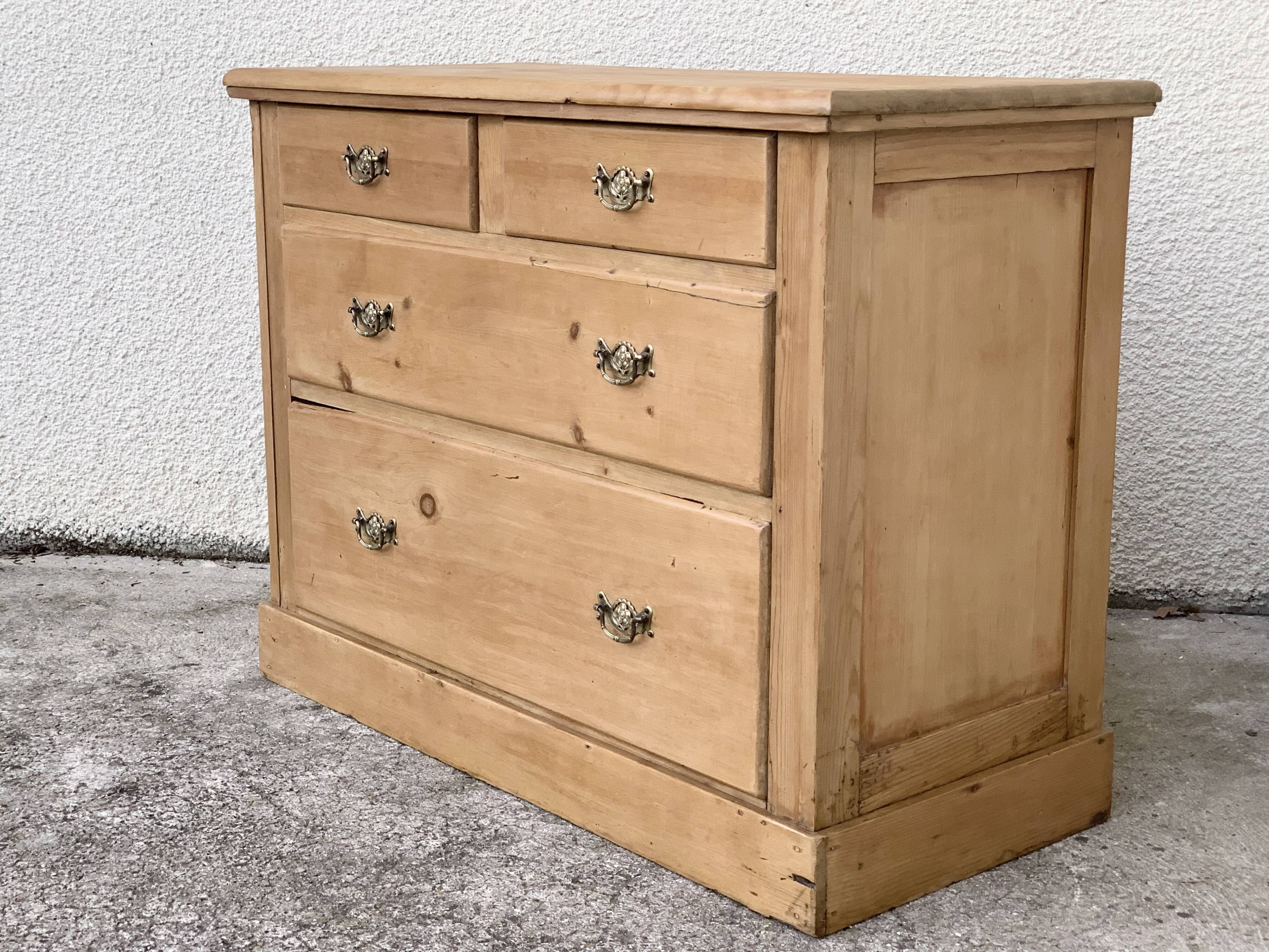 English style chest of drawers 1920 pine and pitchpin