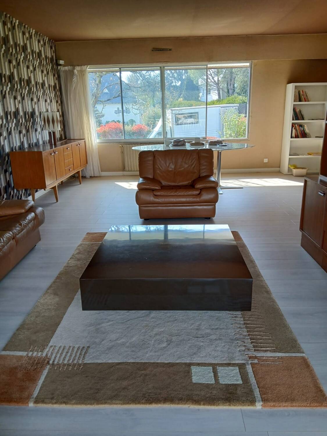 Lacquered cube coffee table – 1970s modernist design