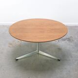 Circular coffee table in oak by Arne Jacobsen for Fritz Hansen, 1960s