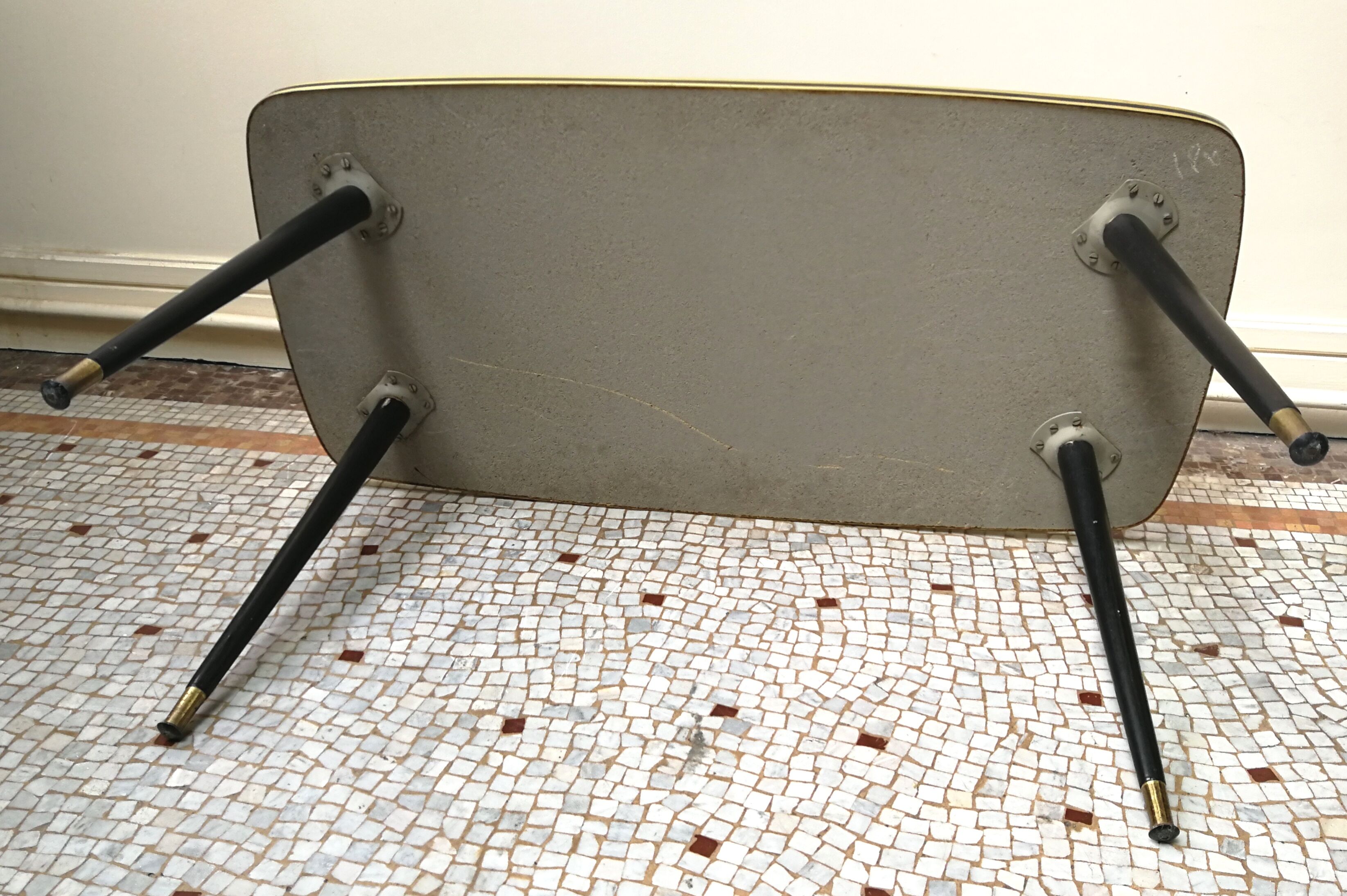 Vintage coffee table with heron décor