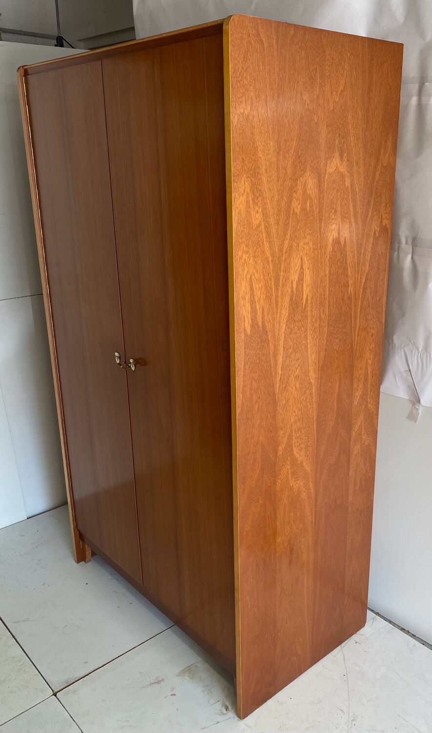 Vintage wardrobe feet compass from 1957