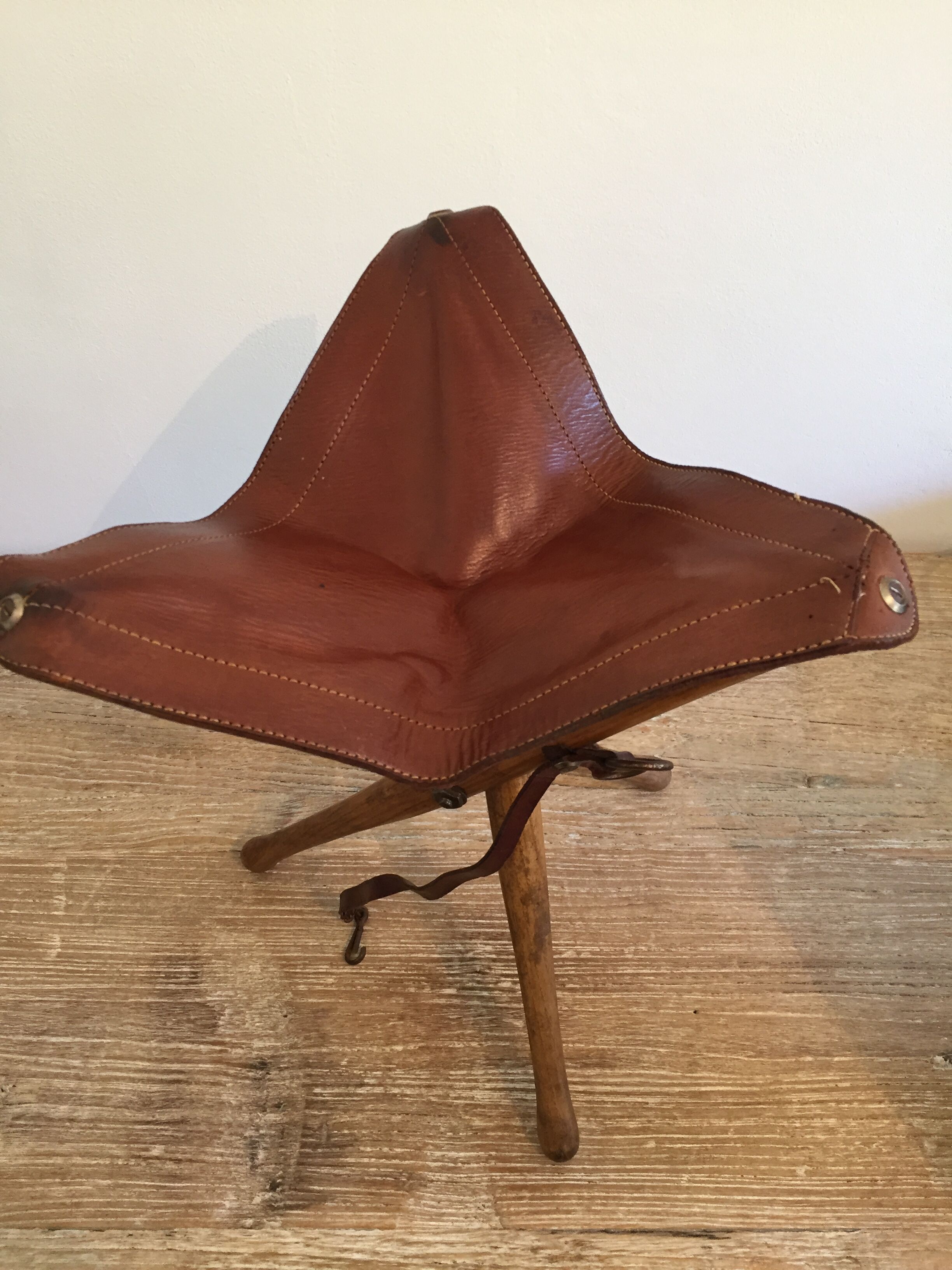 Folding leather fishing stool