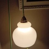 Lampe baladeuse opaline blanche vintage, cordon vert menthe