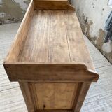 Trading counter central island pine