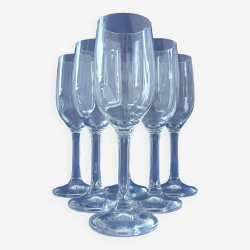 Suite de six flutes à champagne en cristal incolore