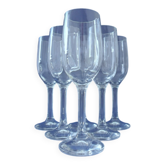 Suite de six flutes à champagne en cristal incolore