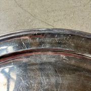Plat ovale en métal argenté gravé "Restaurant Piccardi"
