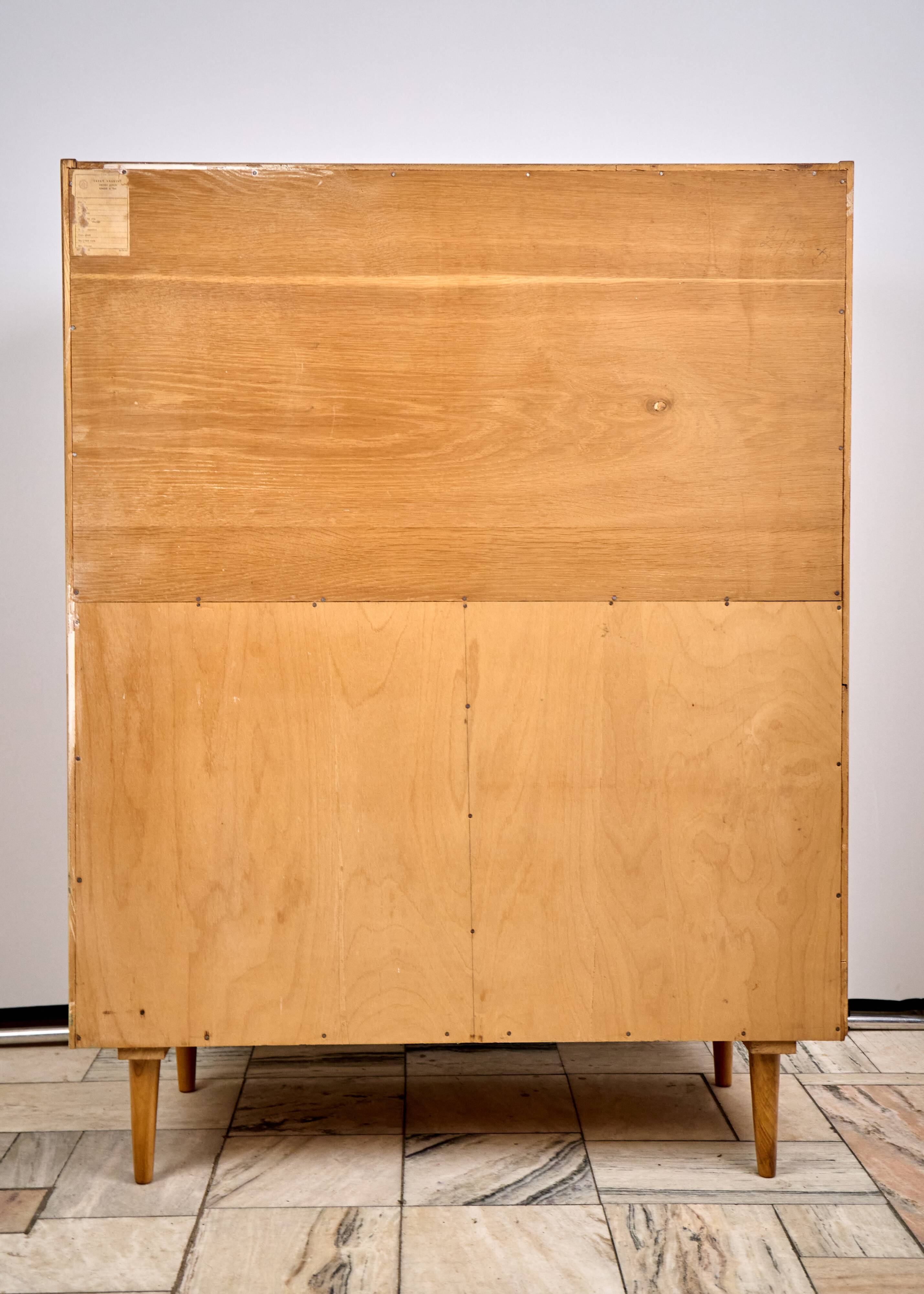 Vitrine vintage, années 1960, Tchécoslovaquie