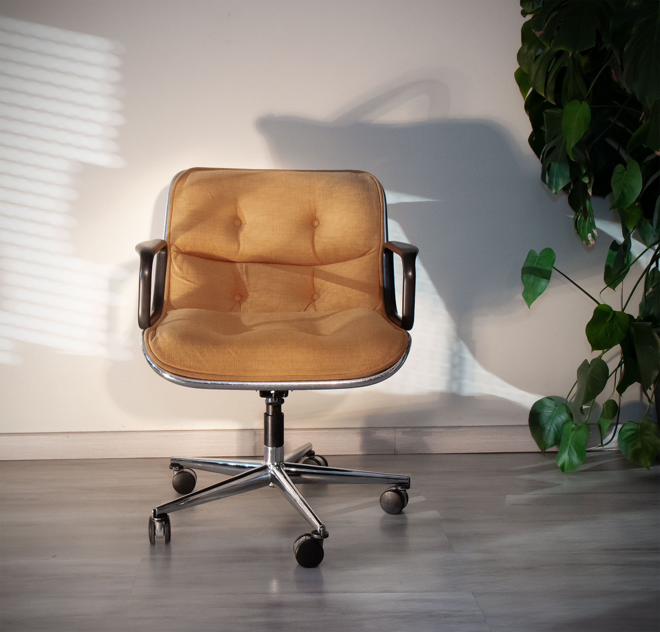 Executive Chair by Charles Pollock for Knoll International