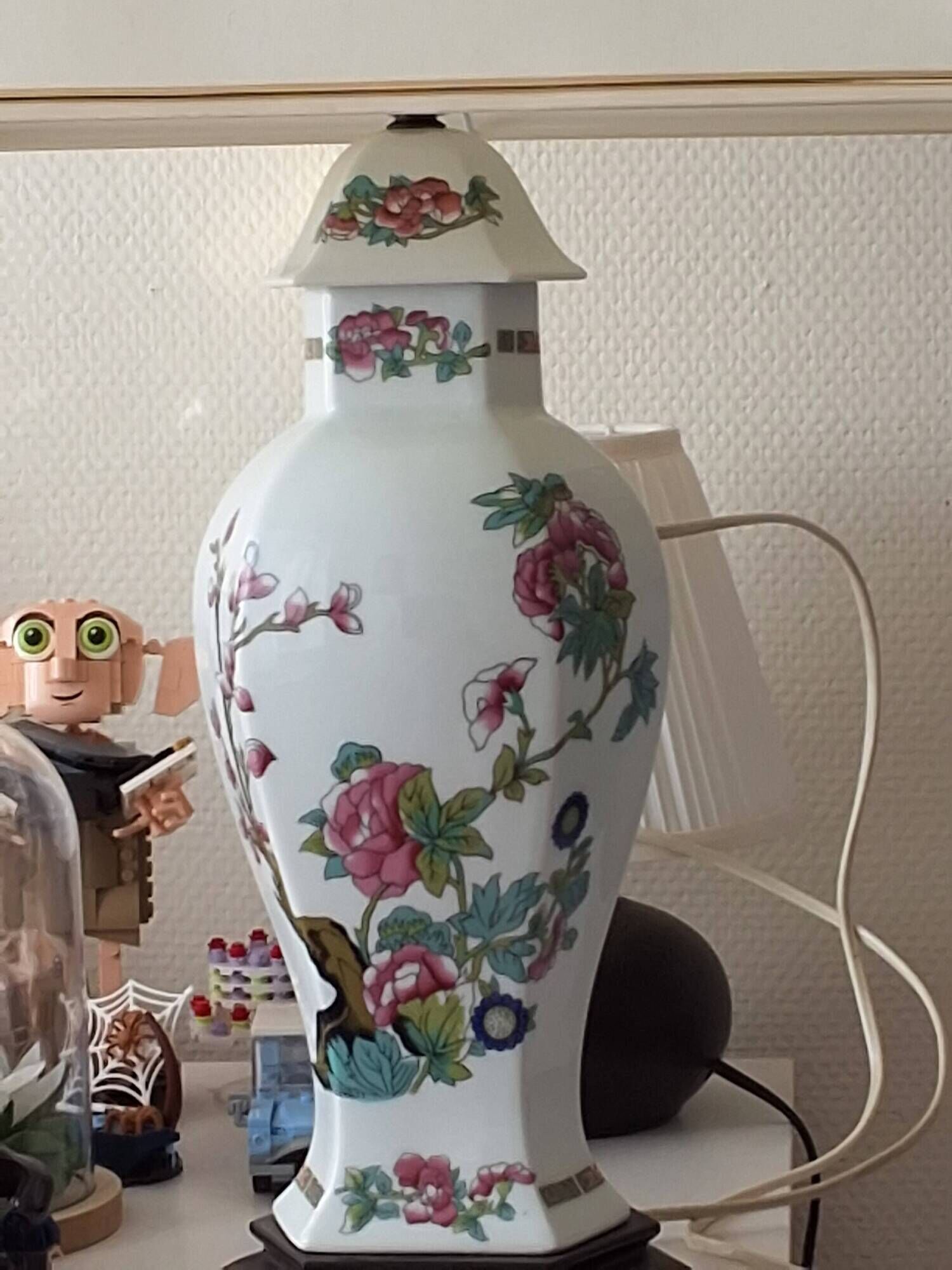 Table lamp