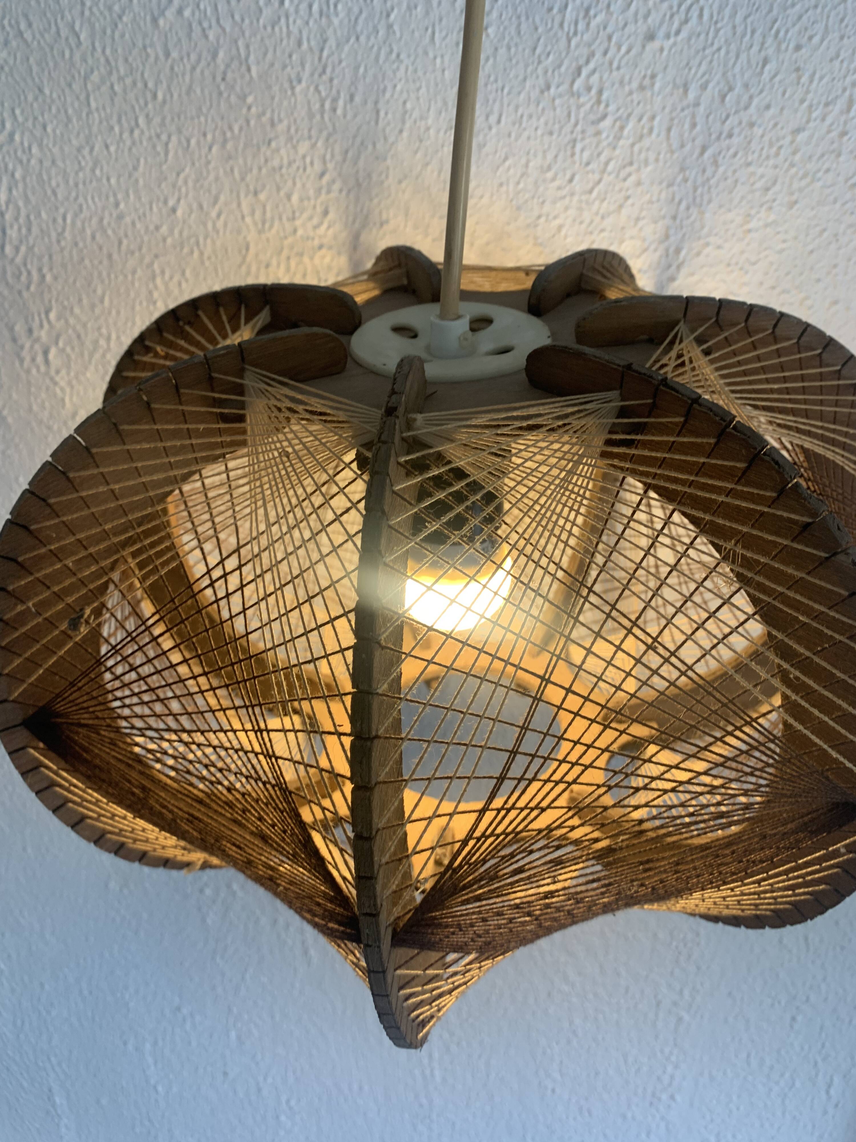Vintage 1960s Scandinavian pendant light, wire and wood - 30 x 21 cm