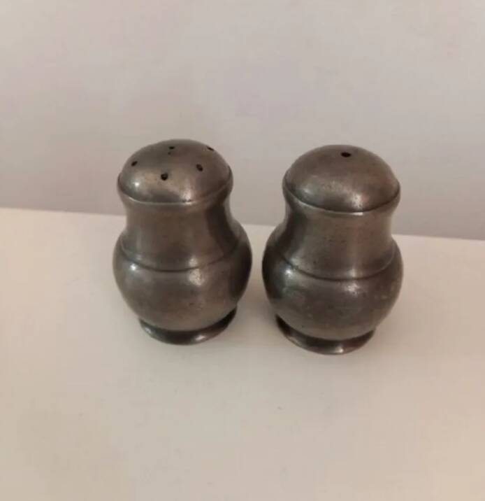 Metal salt and pepper shaker